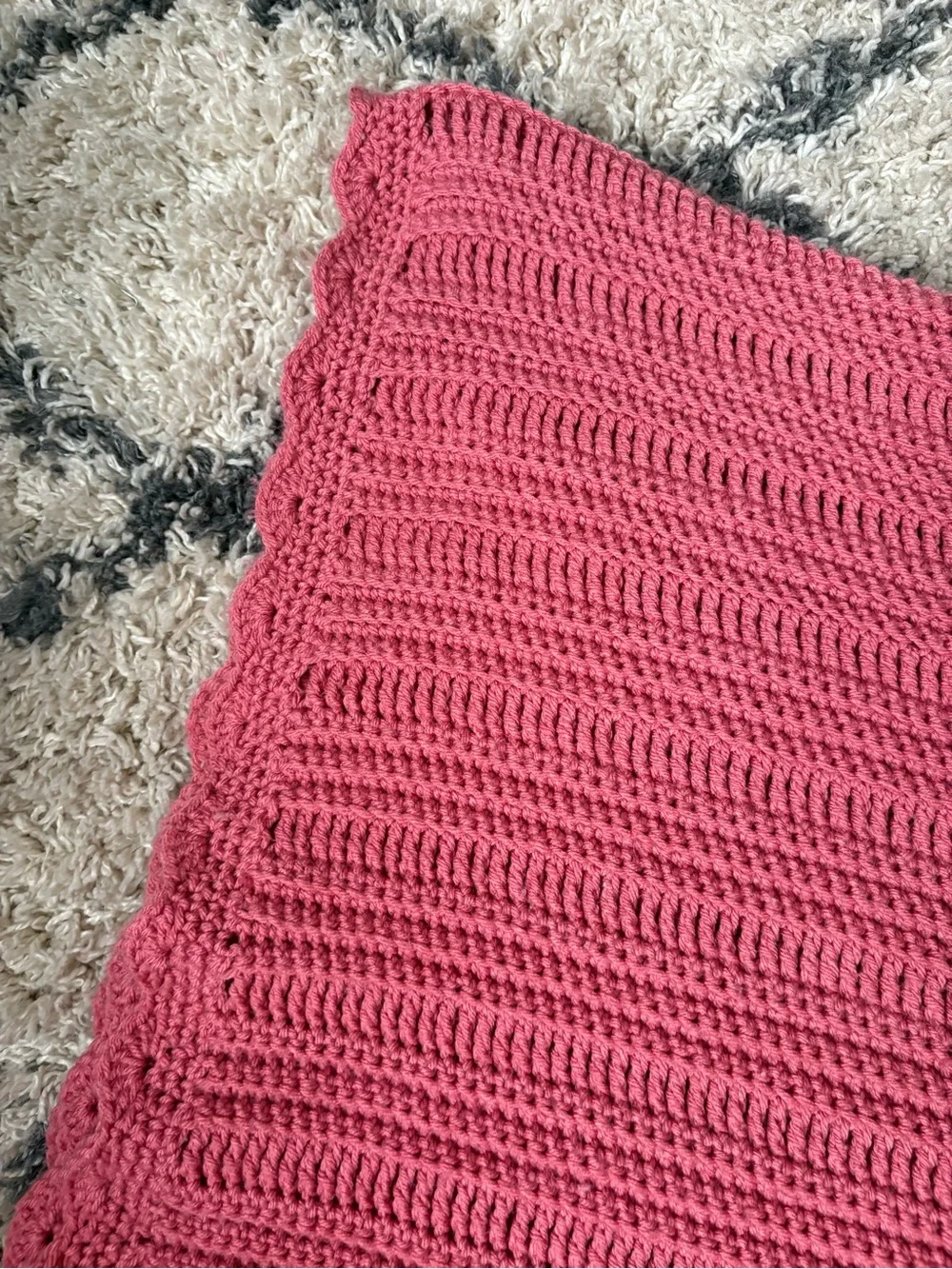 60x40 Handmade pink baby blanket features a scalloped edge and a textured stitch